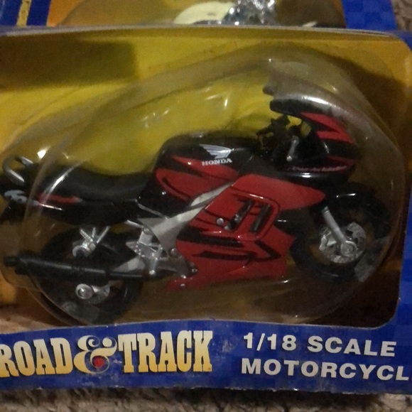 NIB Road & Track 1/18 scale Honda motorcycle - Picture 4 of 11